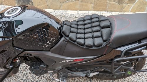 Air cushion for motorcycle seat
